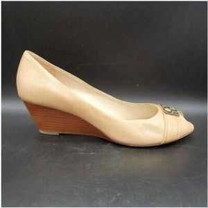 Coach Womens Piper Classic Pump Wedge Heels Shoes Beige Slip On Peep Toe 7 B